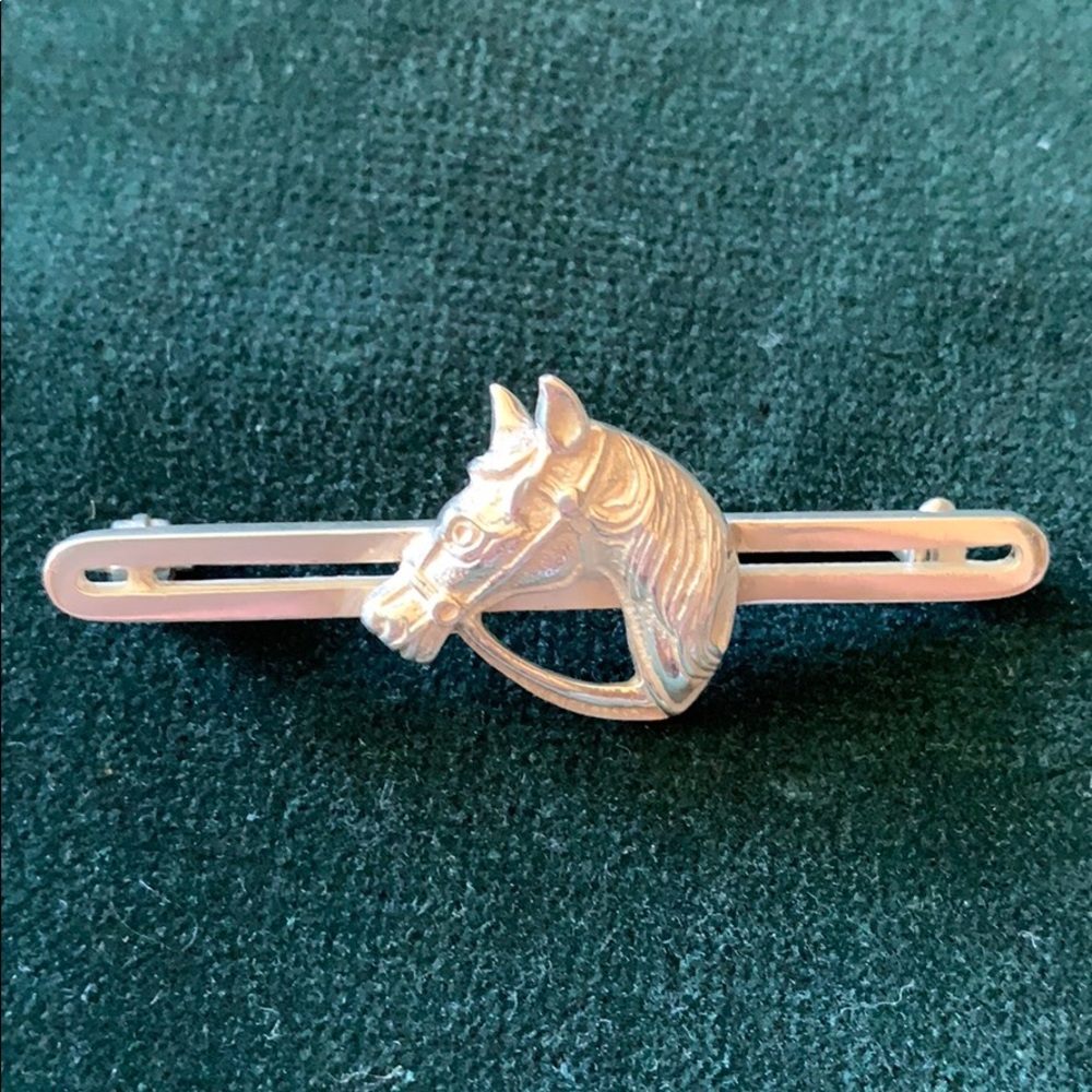 Horse pin